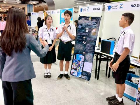 นักเรียนเข้าร่วมแข่งขัน มหกรรมหุ่นยนต์แห่งประเทศไทย