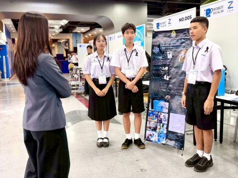 นักเรียนเข้าร่วมแข่งขัน มหกรรมหุ่นยนต์แห่งประเทศไทย