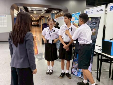 นักเรียนเข้าร่วมแข่งขัน มหกรรมหุ่นยนต์แห่งประเทศไทย