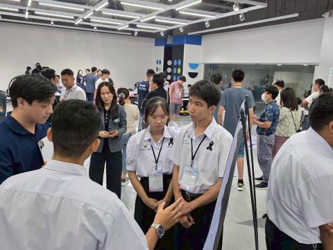 นักเรียนเข้าร่วมแข่งขัน มหกรรมหุ่นยนต์แห่งประเทศไทย