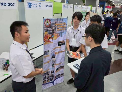 นักเรียนเข้าร่วมแข่งขัน มหกรรมหุ่นยนต์แห่งประเทศไทย