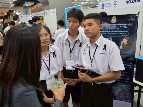 นักเรียนเข้าร่วมแข่งขัน มหกรรมหุ่นยนต์แห่งประเทศไทย