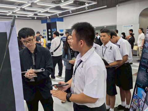 นักเรียนเข้าร่วมแข่งขัน มหกรรมหุ่นยนต์แห่งประเทศไทย