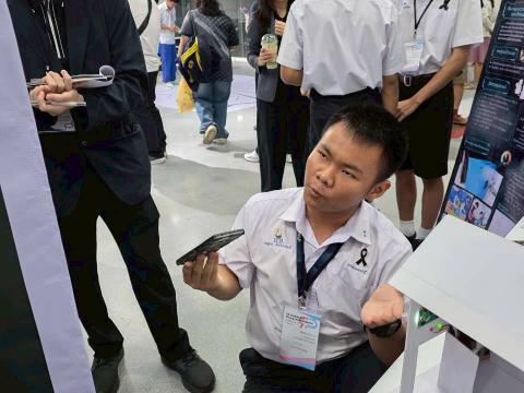 นักเรียนเข้าร่วมแข่งขัน มหกรรมหุ่นยนต์แห่งประเทศไทย