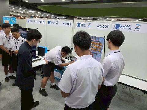 นักเรียนเข้าร่วมแข่งขัน มหกรรมหุ่นยนต์แห่งประเทศไทย