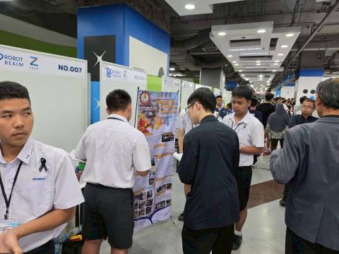 นักเรียนเข้าร่วมแข่งขัน มหกรรมหุ่นยนต์แห่งประเทศไทย