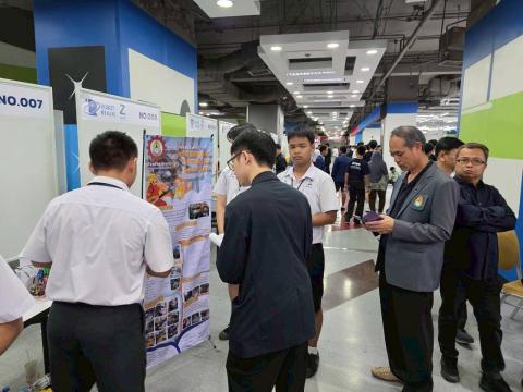 นักเรียนเข้าร่วมแข่งขัน มหกรรมหุ่นยนต์แห่งประเทศไทย