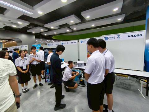 นักเรียนเข้าร่วมแข่งขัน มหกรรมหุ่นยนต์แห่งประเทศไทย