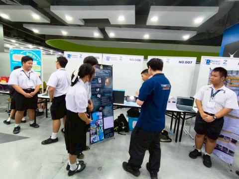 นักเรียนเข้าร่วมแข่งขัน มหกรรมหุ่นยนต์แห่งประเทศไทย