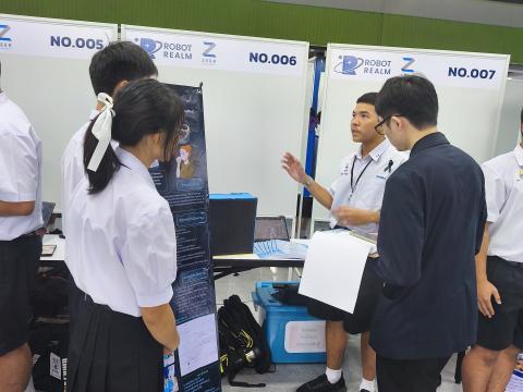นักเรียนเข้าร่วมแข่งขัน มหกรรมหุ่นยนต์แห่งประเทศไทย