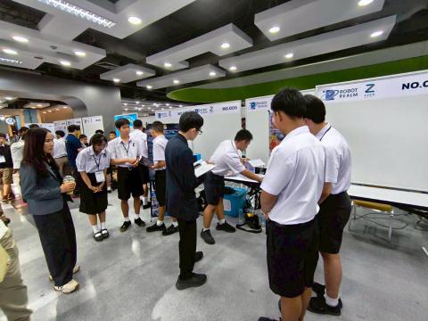 นักเรียนเข้าร่วมแข่งขัน มหกรรมหุ่นยนต์แห่งประเทศไทย