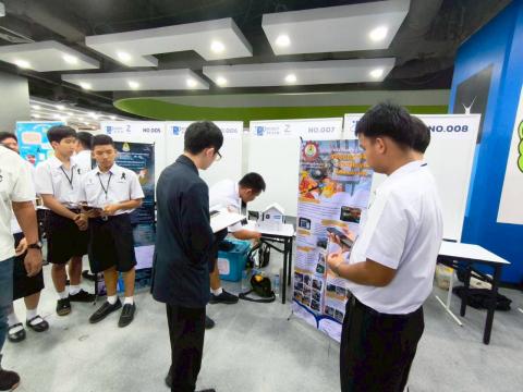 นักเรียนเข้าร่วมแข่งขัน มหกรรมหุ่นยนต์แห่งประเทศไทย