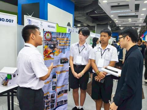 นักเรียนเข้าร่วมแข่งขัน มหกรรมหุ่นยนต์แห่งประเทศไทย