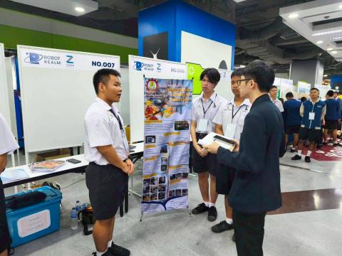 นักเรียนเข้าร่วมแข่งขัน มหกรรมหุ่นยนต์แห่งประเทศไทย