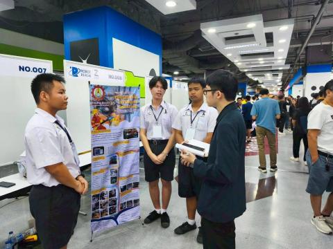 นักเรียนเข้าร่วมแข่งขัน มหกรรมหุ่นยนต์แห่งประเทศไทย
