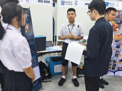 นักเรียนเข้าร่วมแข่งขัน มหกรรมหุ่นยนต์แห่งประเทศไทย