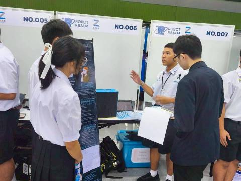 นักเรียนเข้าร่วมแข่งขัน มหกรรมหุ่นยนต์แห่งประเทศไทย
