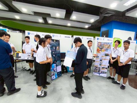 นักเรียนเข้าร่วมแข่งขัน มหกรรมหุ่นยนต์แห่งประเทศไทย