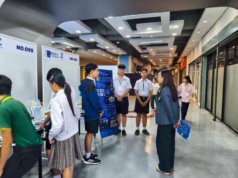 นักเรียนเข้าร่วมแข่งขัน มหกรรมหุ่นยนต์แห่งประเทศไทย