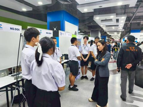 นักเรียนเข้าร่วมแข่งขัน มหกรรมหุ่นยนต์แห่งประเทศไทย