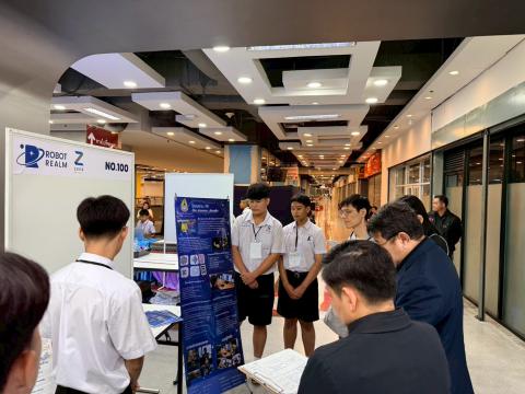 นักเรียนเข้าร่วมแข่งขัน มหกรรมหุ่นยนต์แห่งประเทศไทย