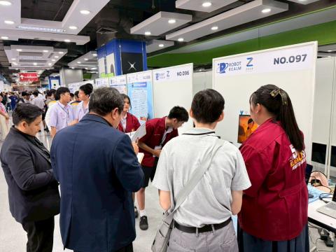 นักเรียนเข้าร่วมแข่งขัน มหกรรมหุ่นยนต์แห่งประเทศไทย