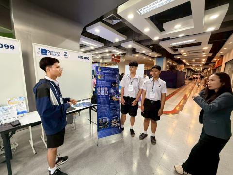 นักเรียนเข้าร่วมแข่งขัน มหกรรมหุ่นยนต์แห่งประเทศไทย