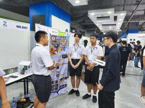 นักเรียนเข้าร่วมแข่งขัน มหกรรมหุ่นยนต์แห่งประเทศไทย