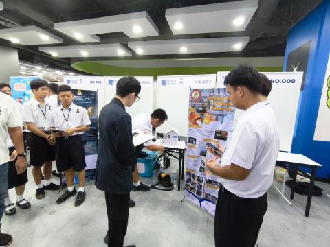 นักเรียนเข้าร่วมแข่งขัน มหกรรมหุ่นยนต์แห่งประเทศไทย