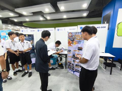 นักเรียนเข้าร่วมแข่งขัน มหกรรมหุ่นยนต์แห่งประเทศไทย