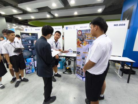 นักเรียนเข้าร่วมแข่งขัน มหกรรมหุ่นยนต์แห่งประเทศไทย