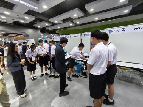 นักเรียนเข้าร่วมแข่งขัน มหกรรมหุ่นยนต์แห่งประเทศไทย
