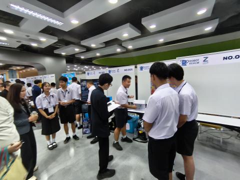 นักเรียนเข้าร่วมแข่งขัน มหกรรมหุ่นยนต์แห่งประเทศไทย