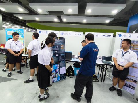 นักเรียนเข้าร่วมแข่งขัน มหกรรมหุ่นยนต์แห่งประเทศไทย