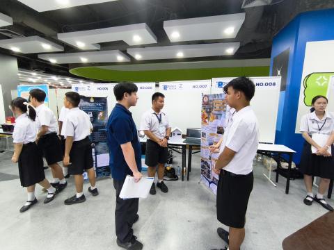 นักเรียนเข้าร่วมแข่งขัน มหกรรมหุ่นยนต์แห่งประเทศไทย