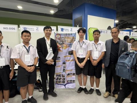 นักเรียนเข้าร่วมแข่งขัน มหกรรมหุ่นยนต์แห่งประเทศไทย