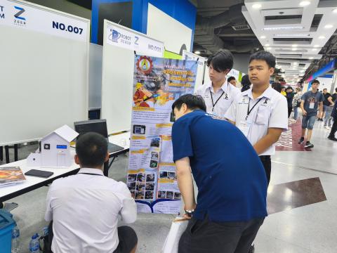 นักเรียนเข้าร่วมแข่งขัน มหกรรมหุ่นยนต์แห่งประเทศไทย