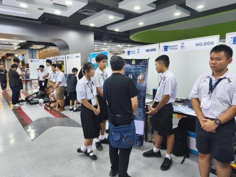 นักเรียนเข้าร่วมแข่งขัน มหกรรมหุ่นยนต์แห่งประเทศไทย