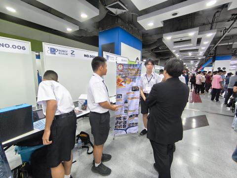 นักเรียนเข้าร่วมแข่งขัน มหกรรมหุ่นยนต์แห่งประเทศไทย