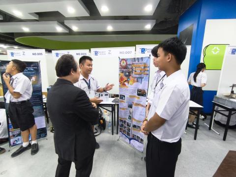 นักเรียนเข้าร่วมแข่งขัน มหกรรมหุ่นยนต์แห่งประเทศไทย