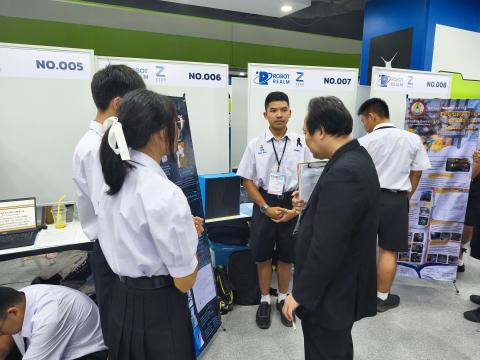 นักเรียนเข้าร่วมแข่งขัน มหกรรมหุ่นยนต์แห่งประเทศไทย