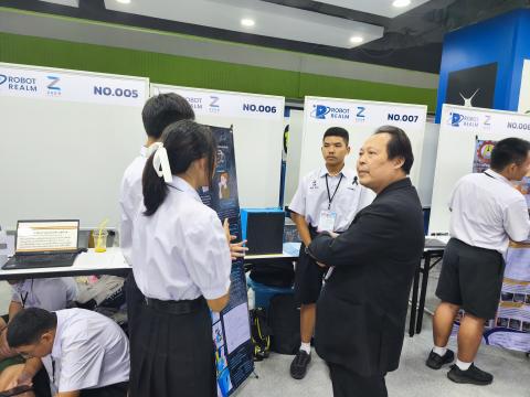นักเรียนเข้าร่วมแข่งขัน มหกรรมหุ่นยนต์แห่งประเทศไทย