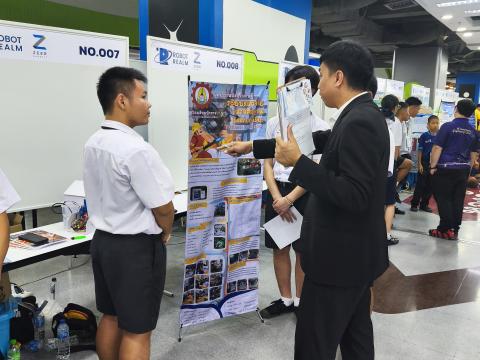 นักเรียนเข้าร่วมแข่งขัน มหกรรมหุ่นยนต์แห่งประเทศไทย