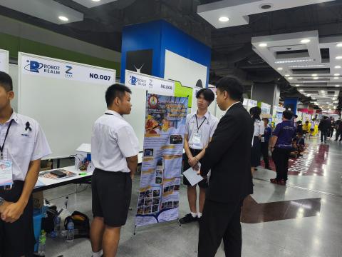 นักเรียนเข้าร่วมแข่งขัน มหกรรมหุ่นยนต์แห่งประเทศไทย