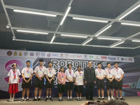 นักเรียนเข้าร่วมแข่งขัน มหกรรมหุ่นยนต์แห่งประเทศไทย